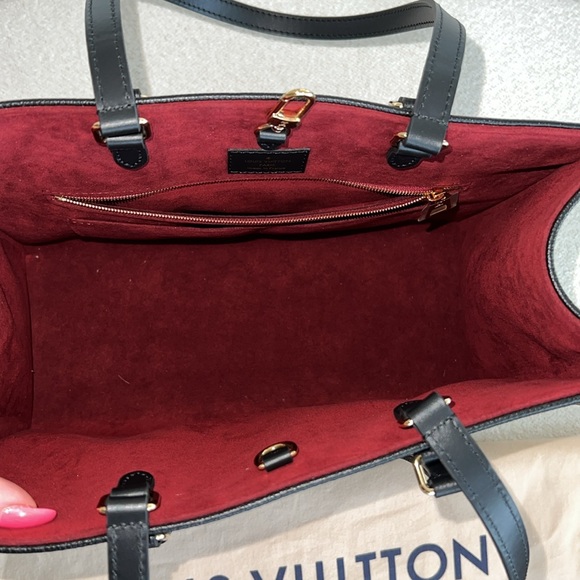 NEW Louis Vuitton OnTheGo MM - Picture 9 of 11